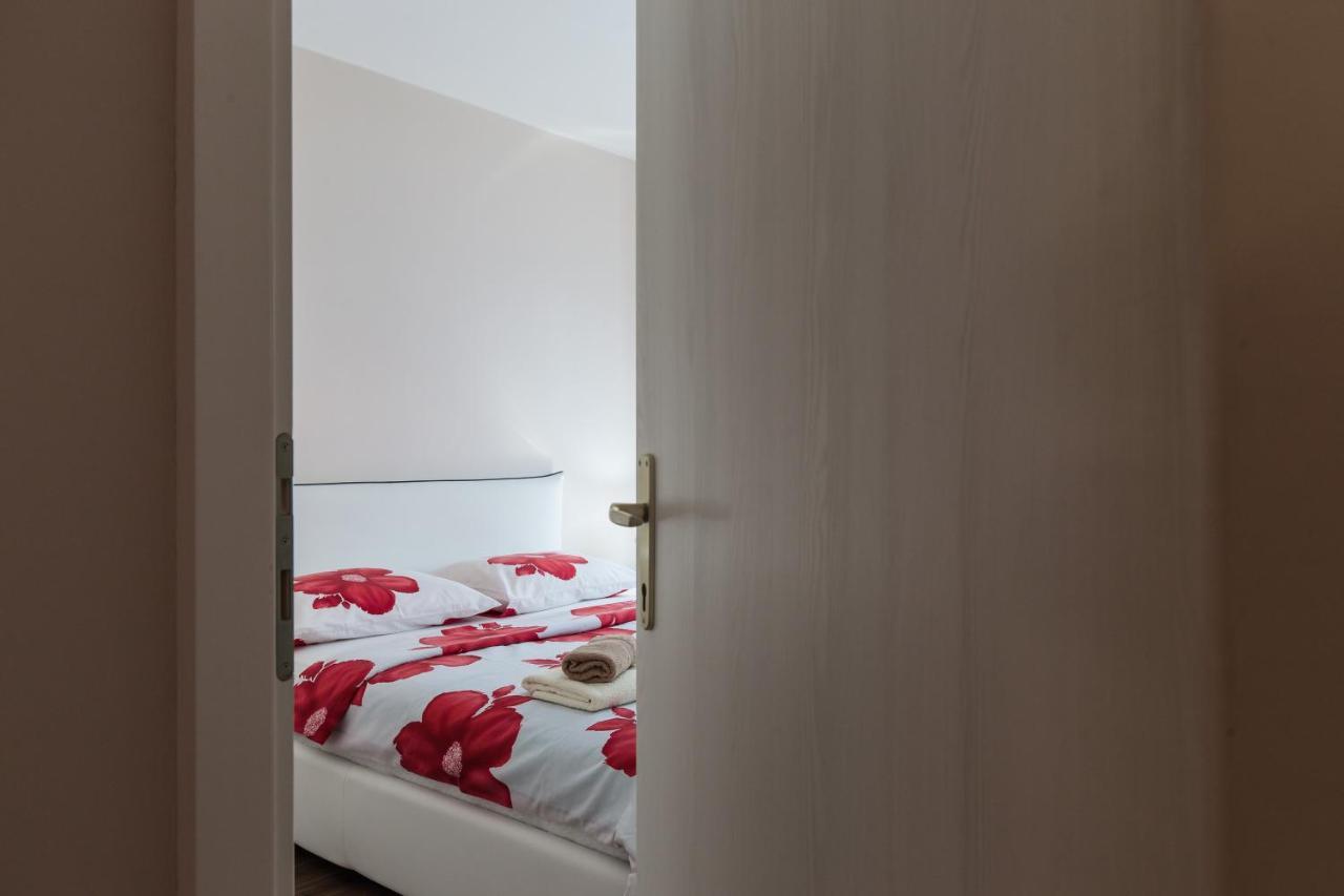 Apartman "Babac" Apartment สลูน ภายนอก รูปภาพ